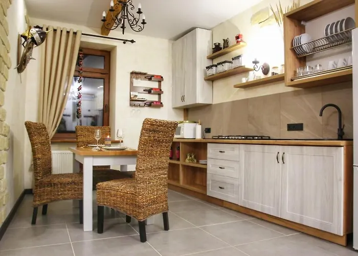 Гетьманські Палати , Старе Місто, 2 Спальні, Балкон-Тераса , 85 М Кв