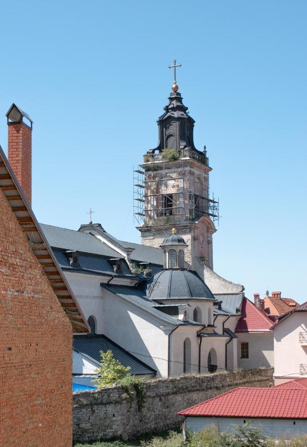 гетьманські палати , старе місто, 2 спальні, балкон-тераса , 85 м кв