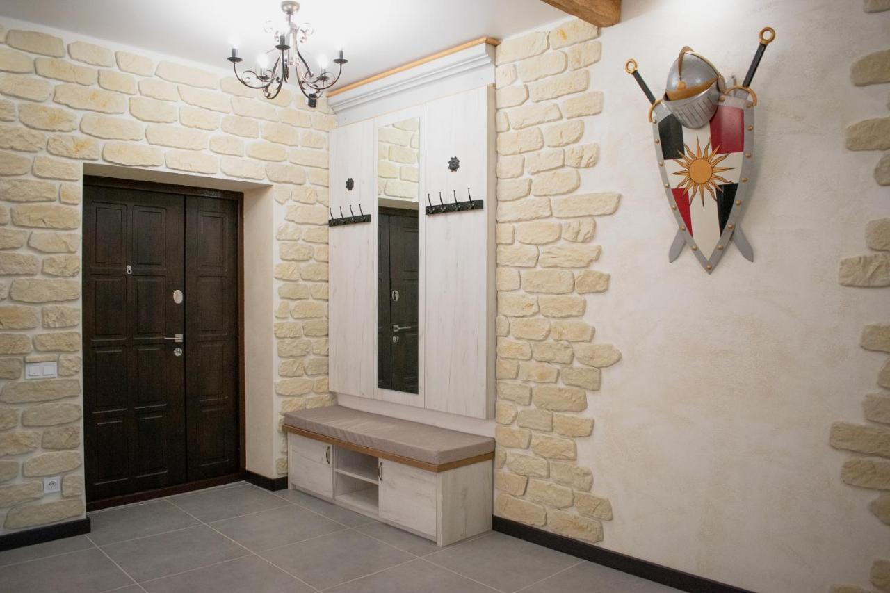 гетьманські палати , старе місто, 2 спальні, балкон-тераса , 85 м кв