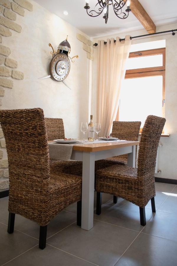Apartment гетьманські палати , старе місто, 2 спальні, балкон-тераса , 85 м кв