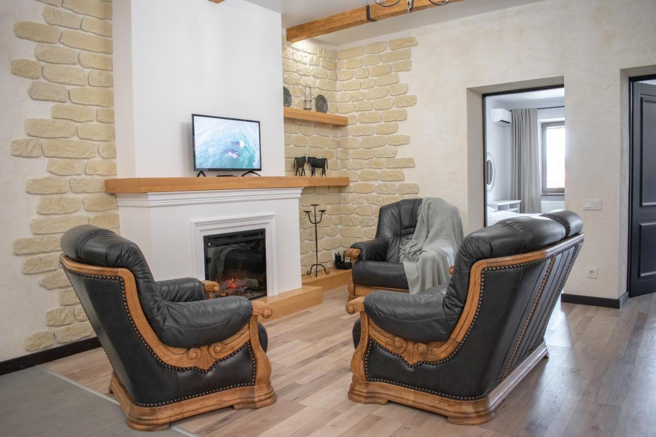 гетьманські палати , старе місто, 2 спальні, балкон-тераса , 85 м кв Kamianets-Podilskyi