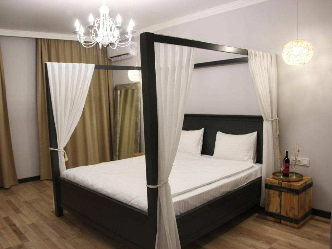 гетьманські палати , старе місто, 2 спальні, балкон-тераса , 85 м кв