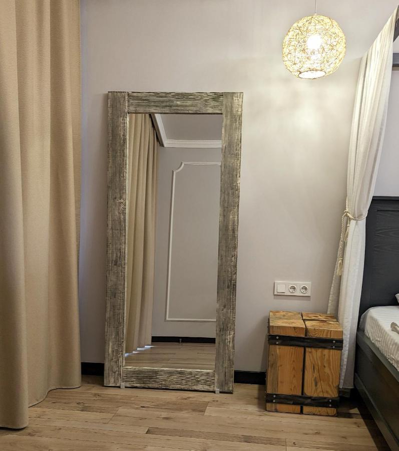 гетьманські палати , старе місто, 2 спальні, балкон-тераса , 85 м кв *
